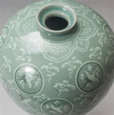  Goryeo Celadon Vase! A Glimpse into Ancient Korean Ceramics