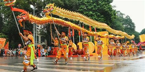  ภาพเขียน “The Dragon Dance” : สัมผัสวิญญาณของมังกรและความลึกลับของศิลปะเวียดนามโบราณ